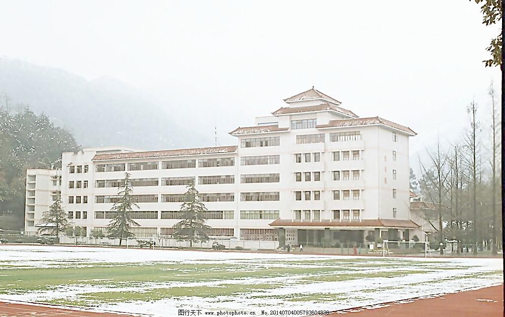 四川农业大学教学楼雪景图片