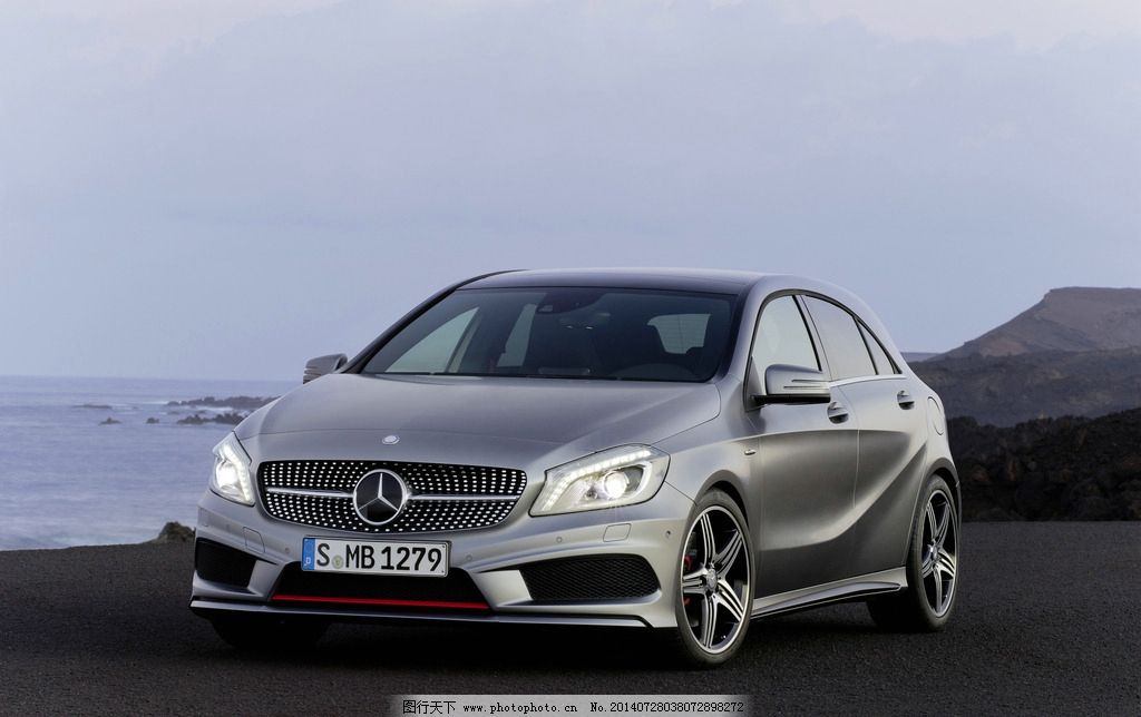 奔驰A250侧边摄影图片