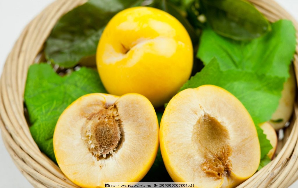 梦见有很多李子并给别人吃，分享与收获的寓意解析